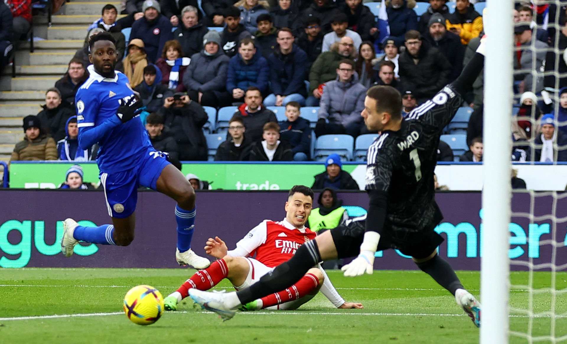 助球队化险 助球队化险